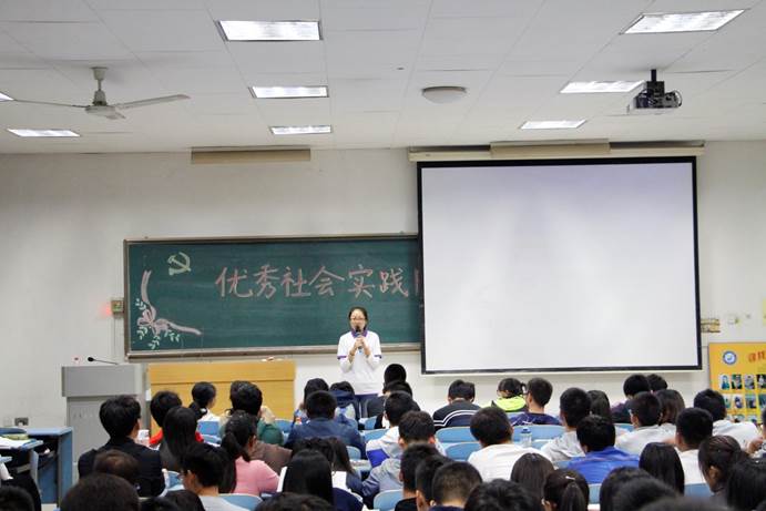 说明: D:\2016年下半年新闻\公司开展优秀社会实践团队走进新生课堂活动\1.JPG